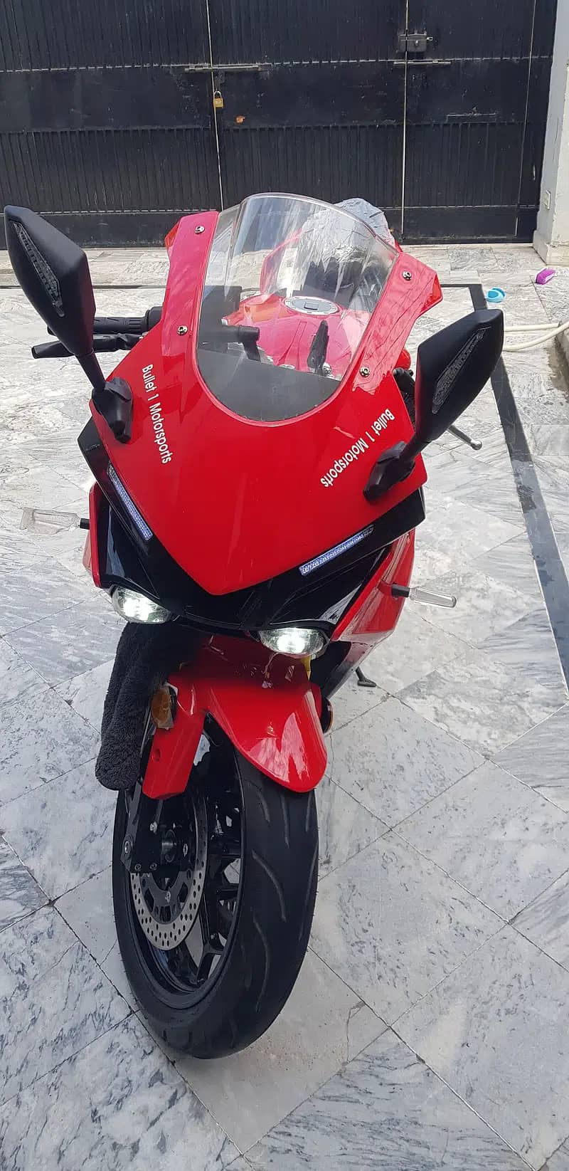 Yamaha R1M 400CC Double Cylinder 1