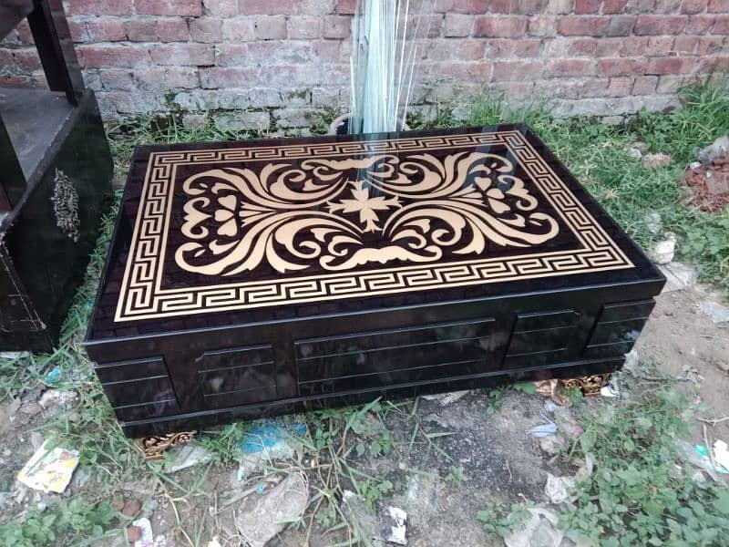 Centre tables / Side tables / Consoles / Tables 12