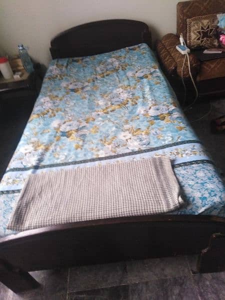 single bed set in good condition is for sale i. mint condition 2