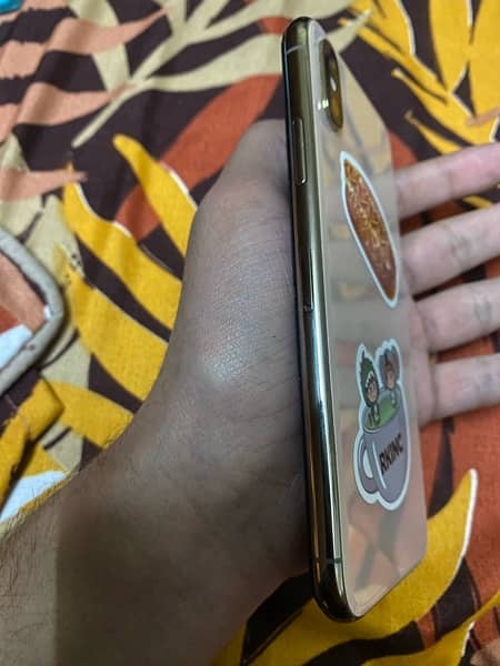 iPhone Xs 256GB Gold 2