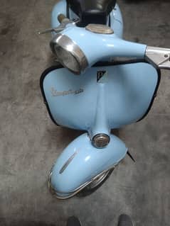 vespa scooter Itly model for sale in Lahore