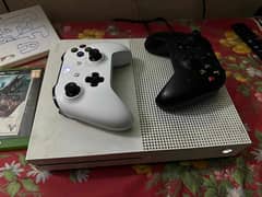 Xbox One S 1TB | 2 Controllers