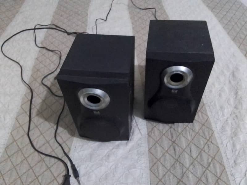 2 audionic speakeres for sale 1