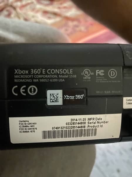XBOX 360 E with Premium Game 6