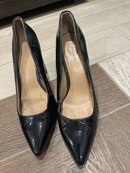 Black high heel shoes 1