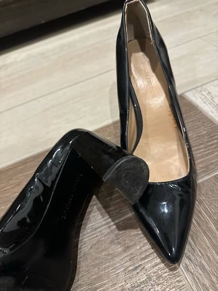 Black high heel shoes 2
