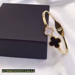 Gold -plated clover shaped bracelet