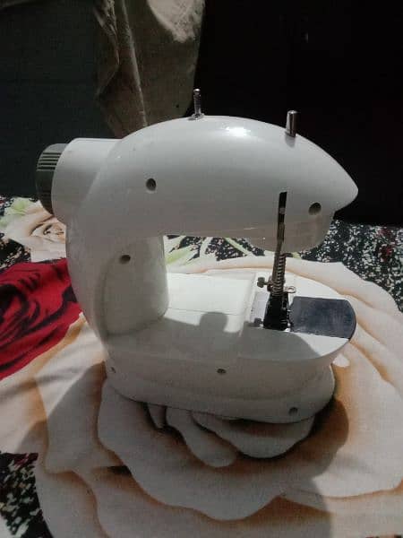 Sewing machine for sale 7