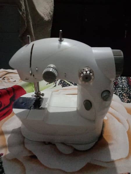 Sewing machine for sale 8