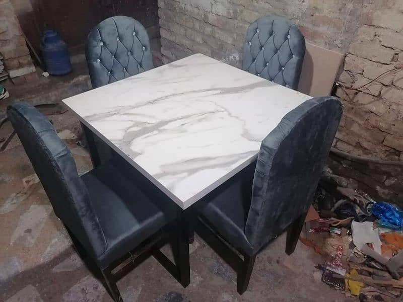 Dinning table in sale 3