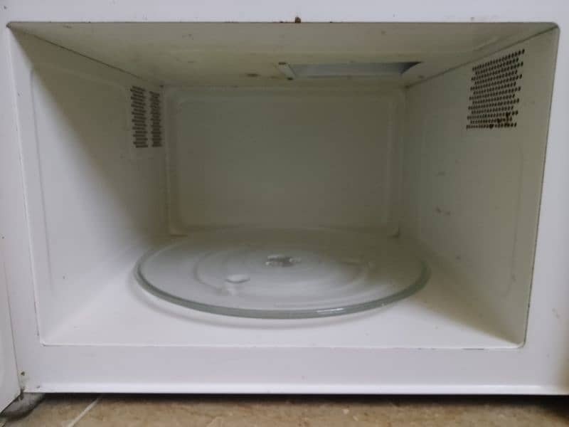 microwave in perfect condition 2