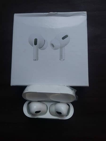 Apple AirPods pin packed 7