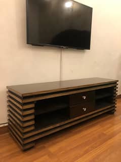 10/10 CONDITION TV CONSOLE FOR SALE