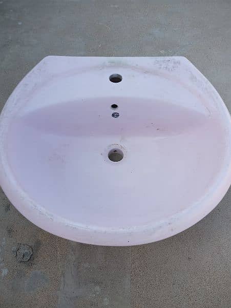 Large Basin with pedestals and flush tank 0