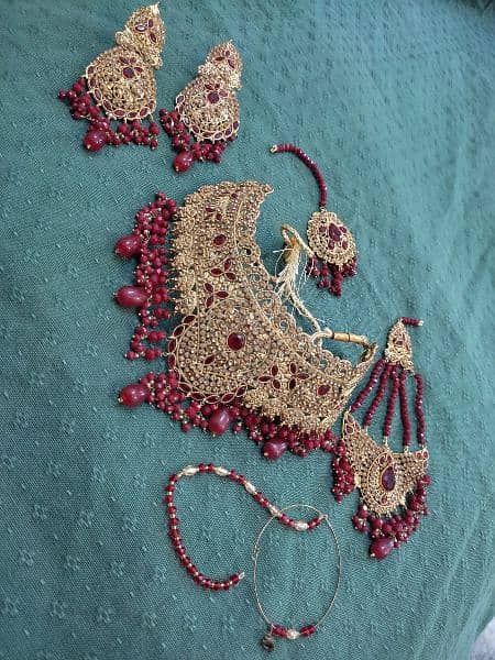 Bridal lehanga with hand pouch and jewellery 1