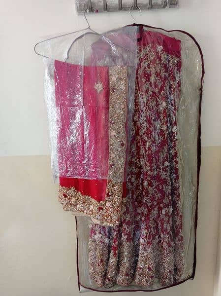 Bridal lehanga with hand pouch and jewellery 2