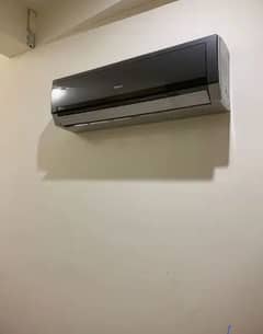 GREE ONE TON INVERTER AC HEAT AND COOL R410 GASS