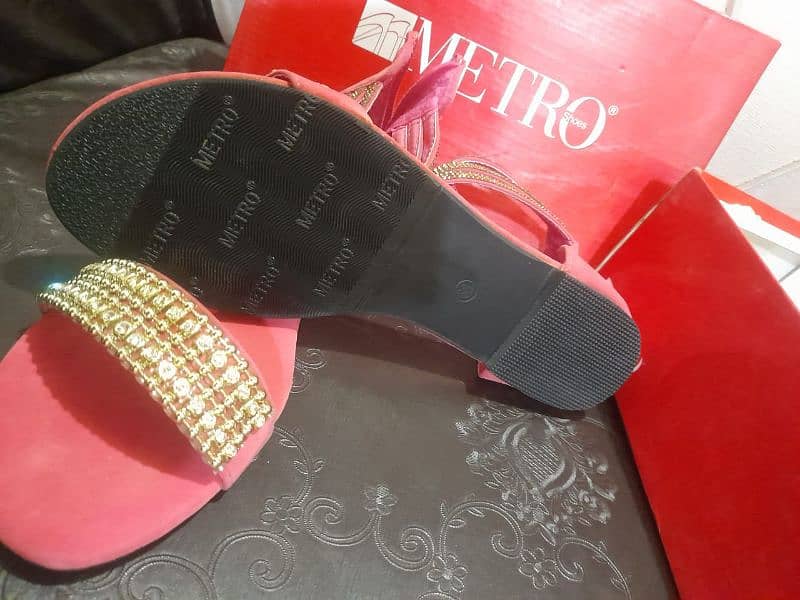 Liza & Metro Brand New Original Sandals are available at a low price 2
