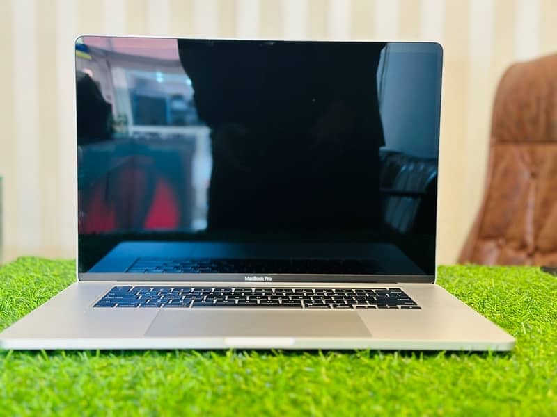MacBook Pro 2019 Core-i9 8-Core 16inch CTO Version New Stock 2
