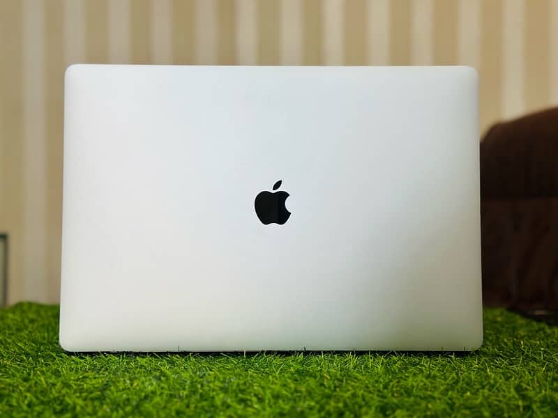 MacBook Pro 2019 Core-i9 8-Core 16inch CTO Version New Stock 5