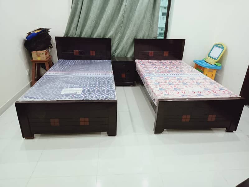 king size bed/double bed/side table/almari/dressing table 14