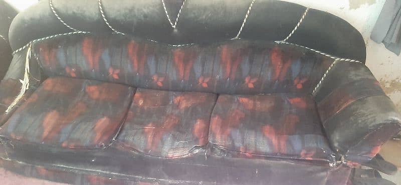 5 seater sofa set for sale. . 10
