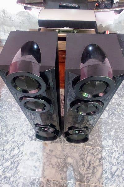 Orignal LG XBoom Tower Speaker 1