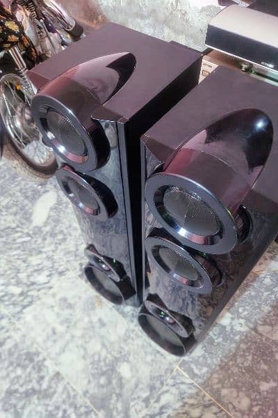 Orignal LG XBoom Tower Speaker 4