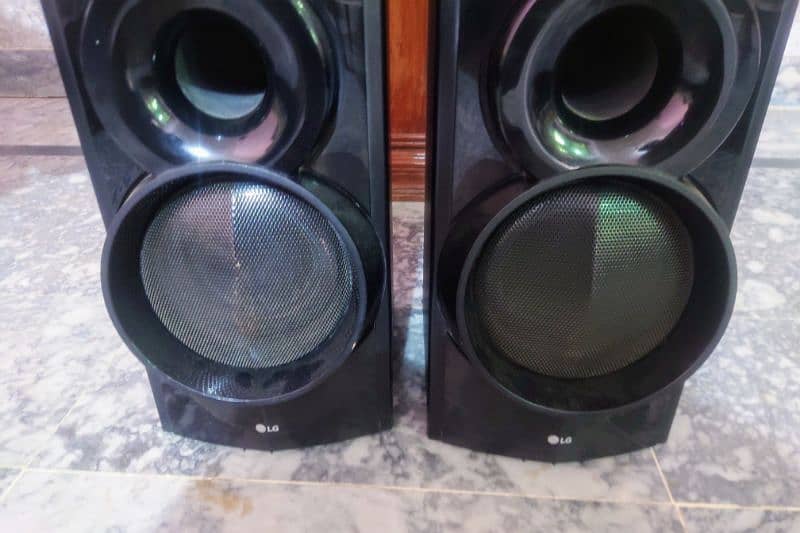 Orignal LG XBoom Tower Speaker 6