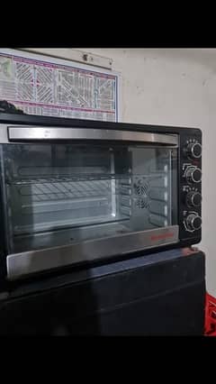 Electric Oven in Excellent condition, just buy and use no fault 0