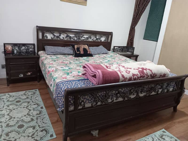 King size bed with 2 side tables and dresser with mirror 4