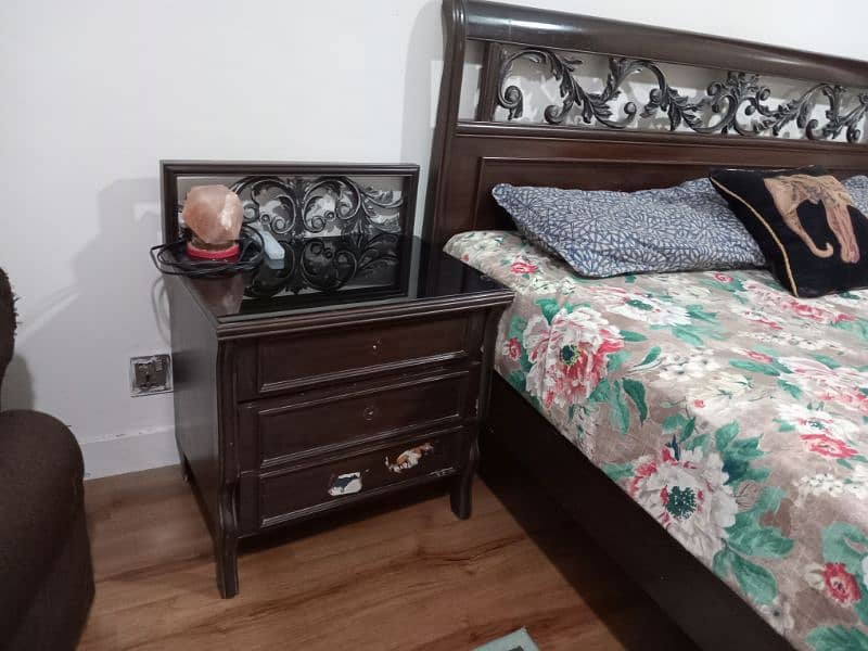 King size bed with 2 side tables and dresser with mirror 6