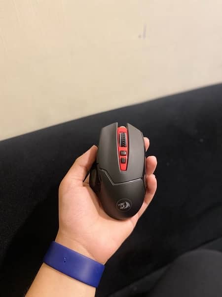 RedDragon m690 mirage wireless gaming mouse with mappable buttons. 4