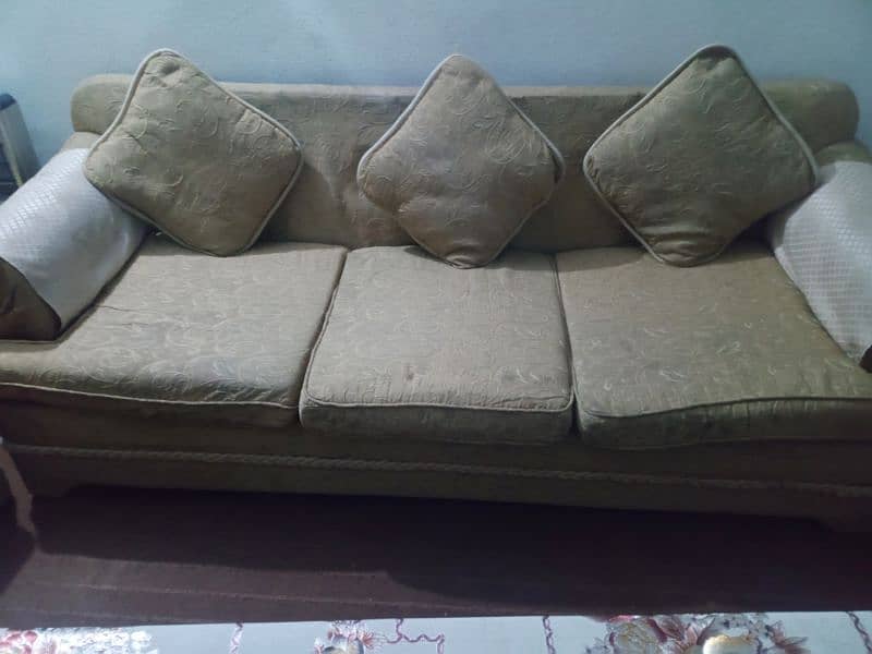 i want to sale my 7seater solid wood sofa set condition 10/7 0