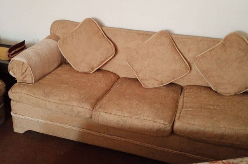 i want to sale my 7seater solid wood sofa set condition 10/7 2