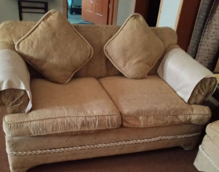 i want to sale my 7seater solid wood sofa set condition 10/7 3