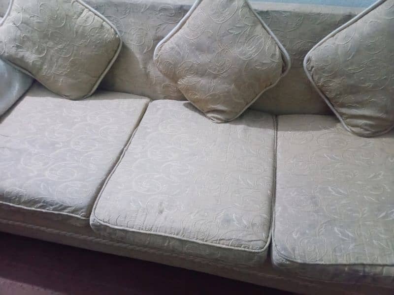 i want to sale my 7seater solid wood sofa set condition 10/7 4