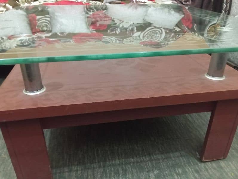 center table 3 by 3 ft for sale in new condition 2