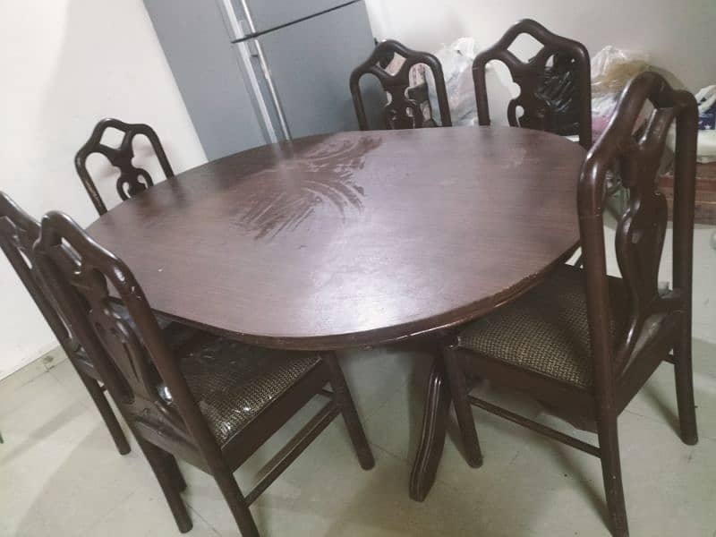 dining table few years used excellent condition with wood chairs 0