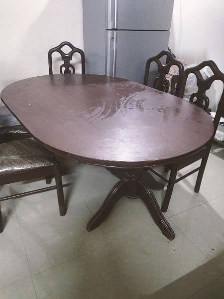 dining table few years used excellent condition with wood chairs 2