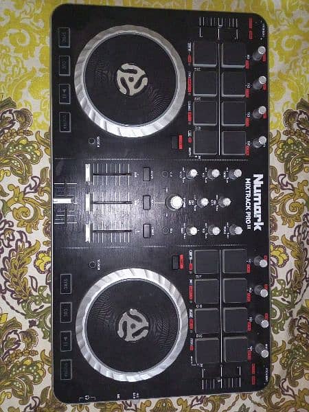 Numark DJ Mixtrack Pro II 1