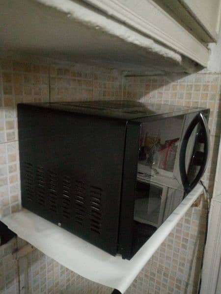 microwave oven very good condition 2