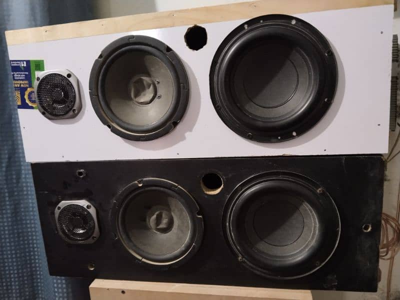 1 pair speakers size 6" 2