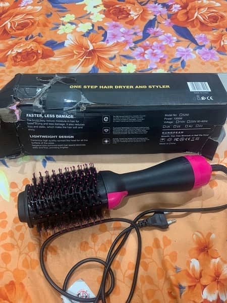 3 in 1 Straightener + Dryer & Styler 1