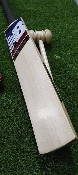 High quality English Willow cricket bats available at reasonable rate 2