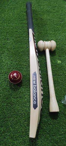 High quality English Willow cricket bats available at reasonable rate 4