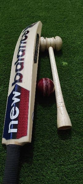 High quality English Willow cricket bats available at reasonable rate 7