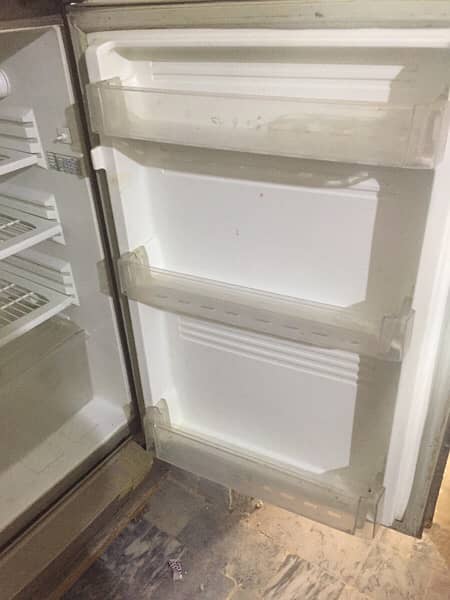 fridge sell ok hain fridge jambu saiz hain 3