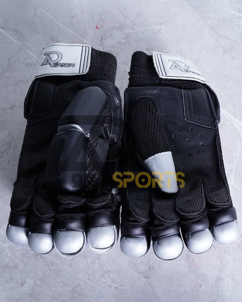 Cricket batting gloves / Black 3
