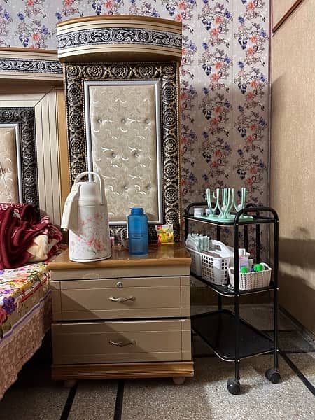 Best condition bed with dressing table 3